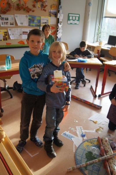 tl_files/dualingo_neu/News 2013 2014/Weihnachtspaeckchen_1.jpg